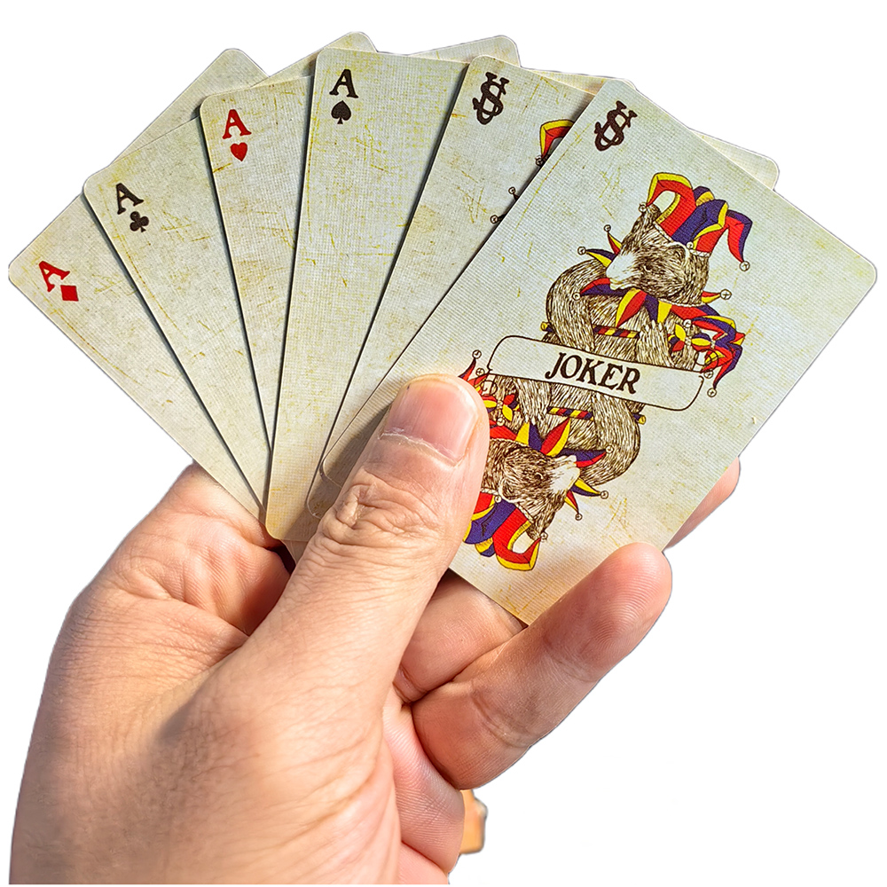 57x72mm Vintage Colourful Bear - Vintage Collectible Playing Cards avaliação e preço