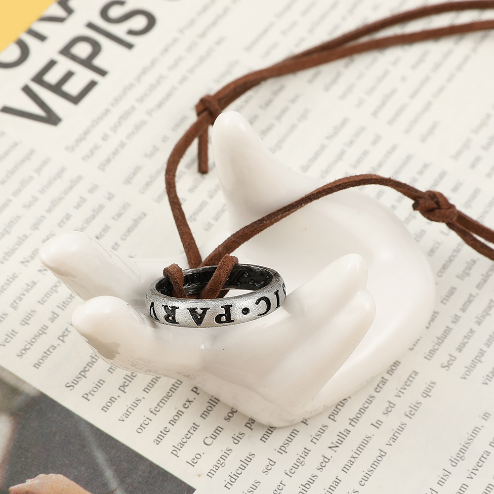Game Anime Leather Chain Ring  - Vintage Collectible Item avaliação e preço