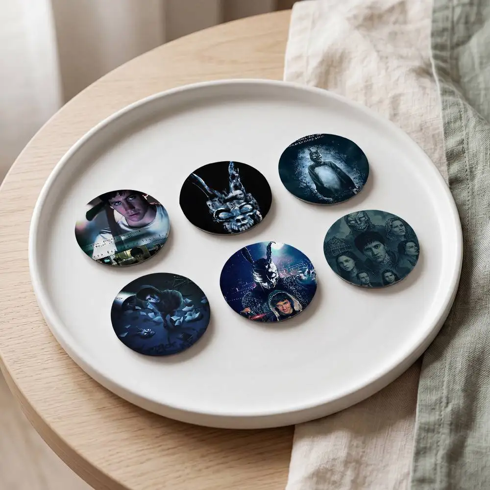 Movie Donnie Darko Vintage Ani - Vintage Collectible Pins avaliação e preço
