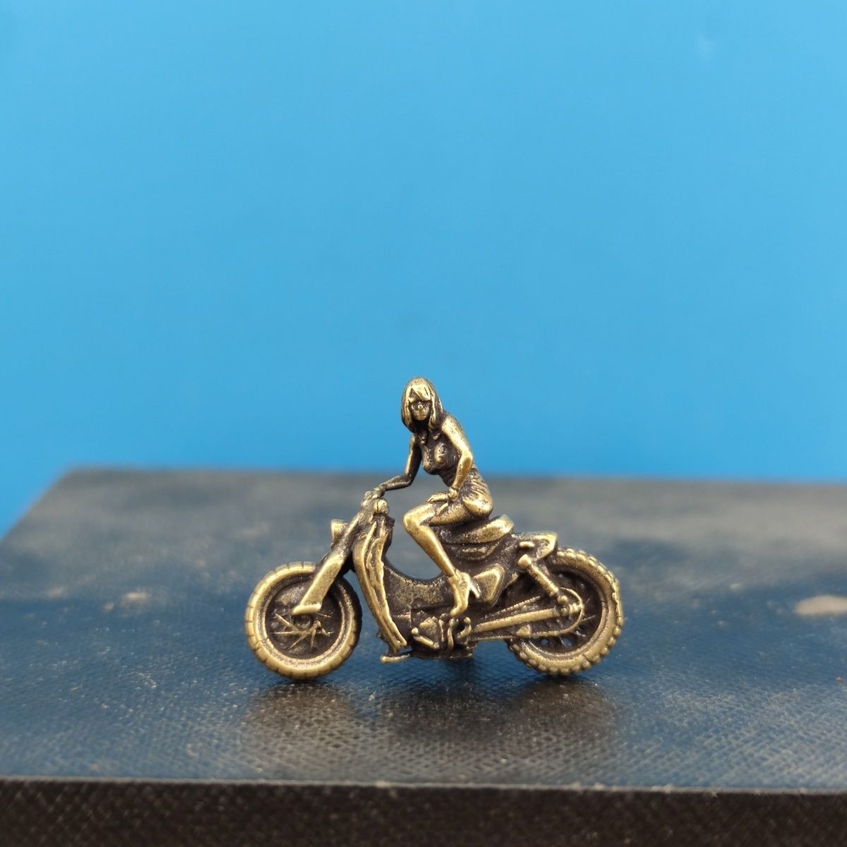 ​​2.4cm Brass Vintage Scooter  - Vintage Collectible And Vintage Dolls avaliação e preço