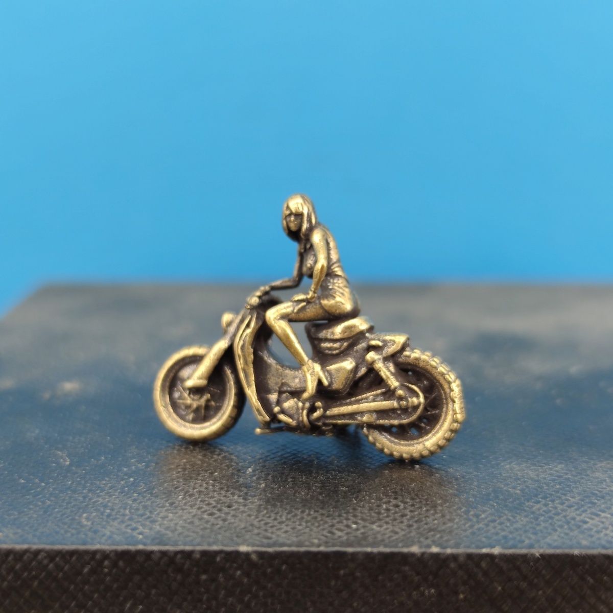​​2.4cm Brass Vintage Scooter  - Vintage Collectible And Vintage Dolls avaliação e preço