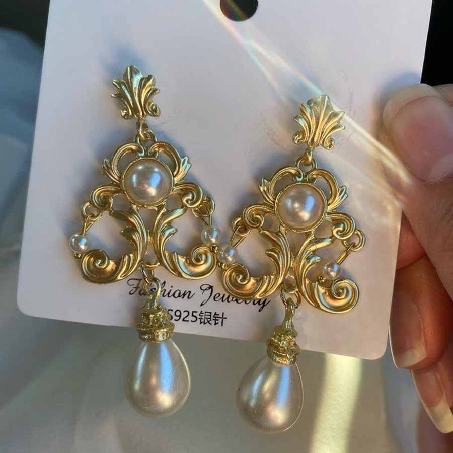 Retro Luxury Baroque Bride Ear - Vintage Collectible Figures avaliação e preço