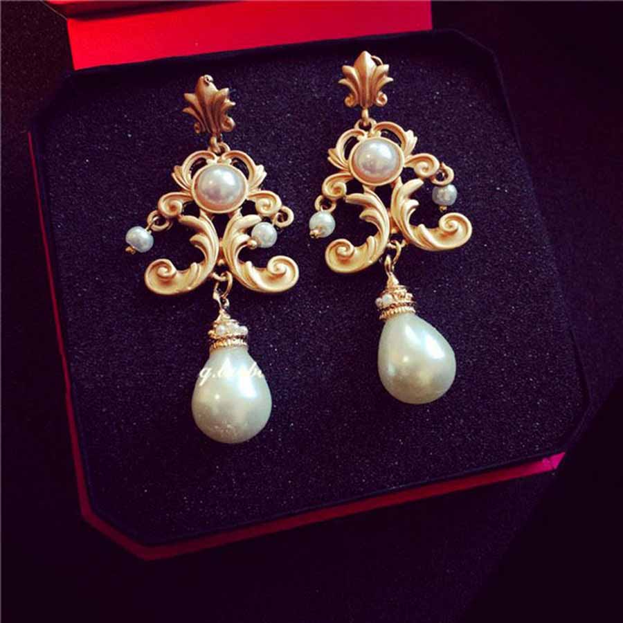 Retro Luxury Baroque Bride Ear - Vintage Collectible Figures avaliação e preço