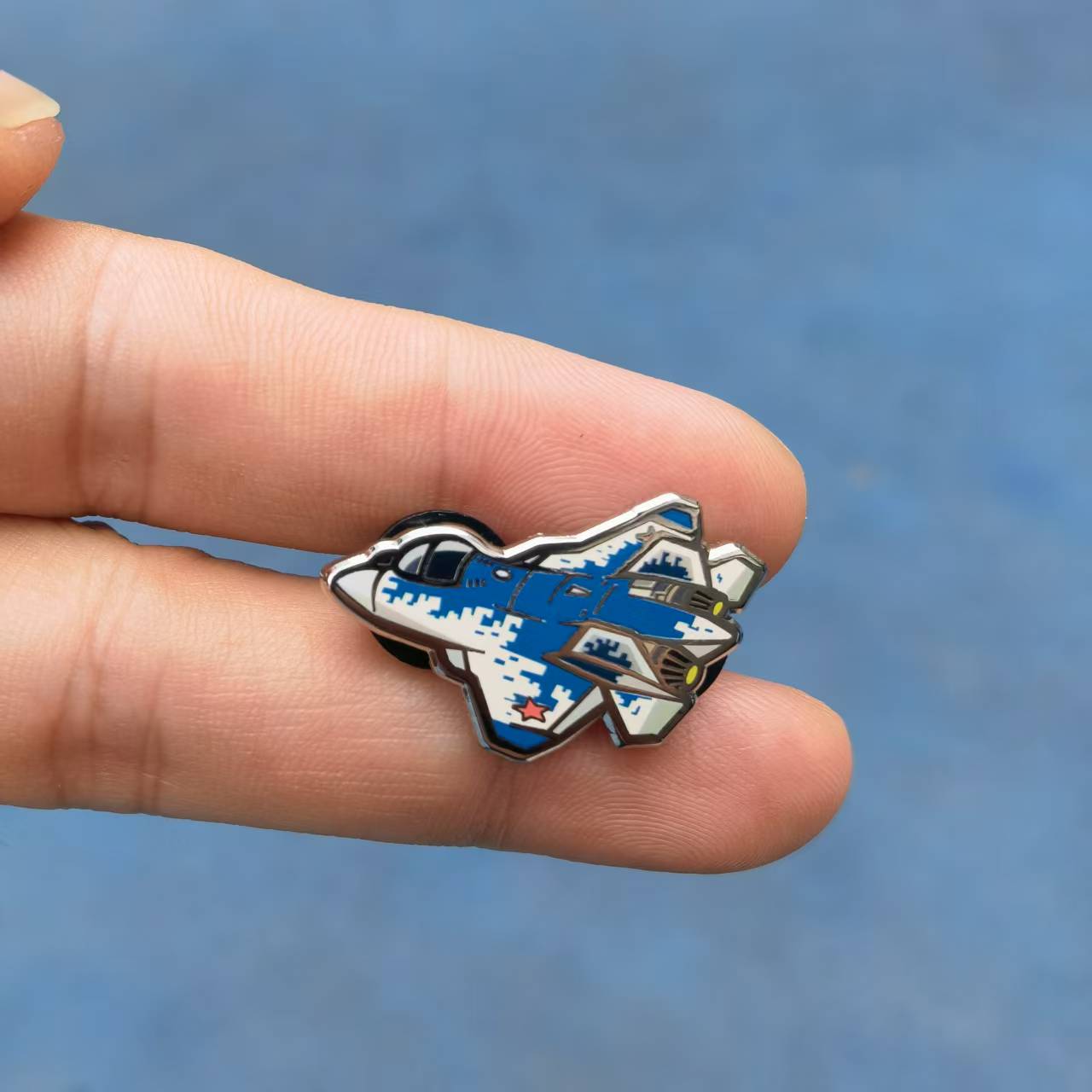 Original Chibi Airplane Badge  - Vintage Collectible Pins avaliação e preço