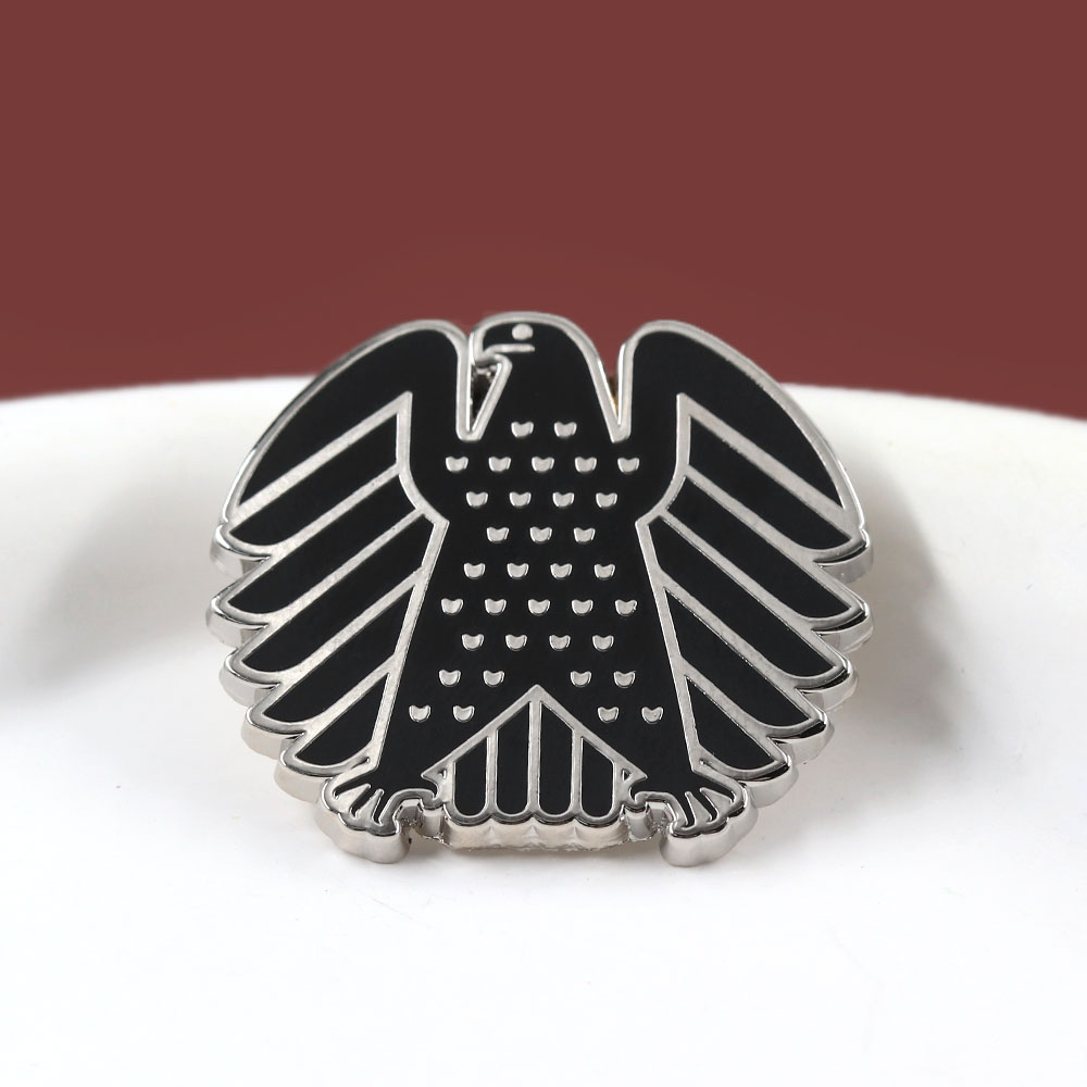 German Federal Black Hawk Broo - Vintage Collectible Pins avaliação e preço