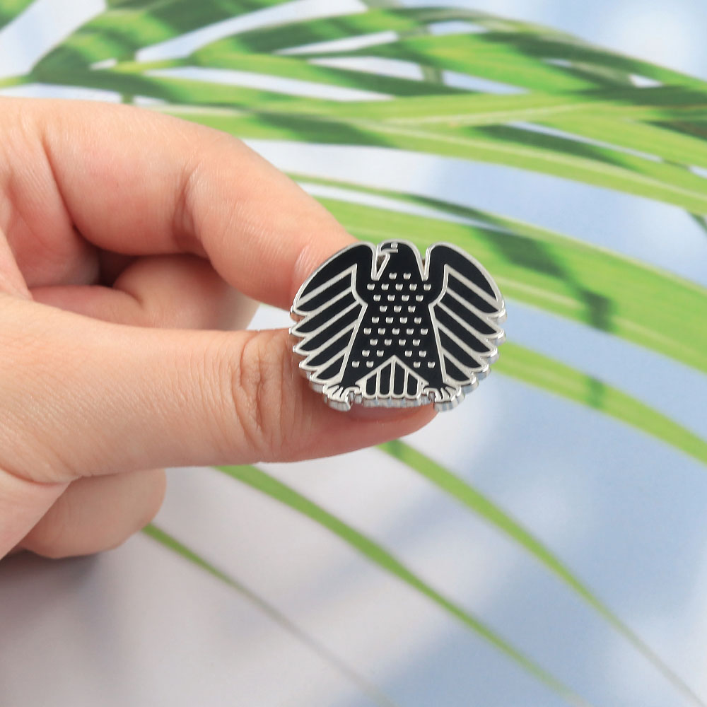 German Federal Black Hawk Broo - Vintage Collectible Pins avaliação e preço